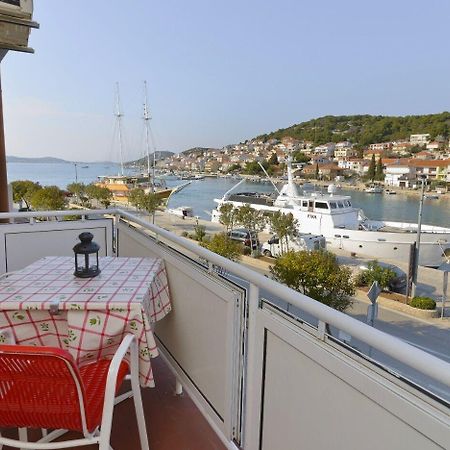 Apartments Ive - With Sea View Tisno Exterior photo