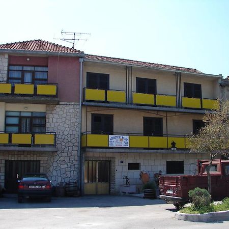 Apartments Ive - With Sea View Tisno Exterior photo