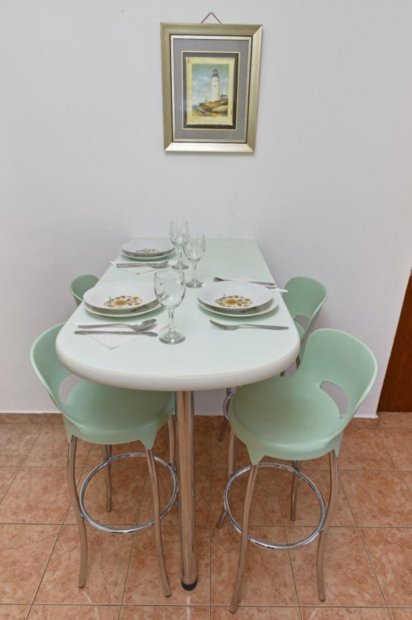 Apartments Ive - With Sea View Tisno Exterior photo