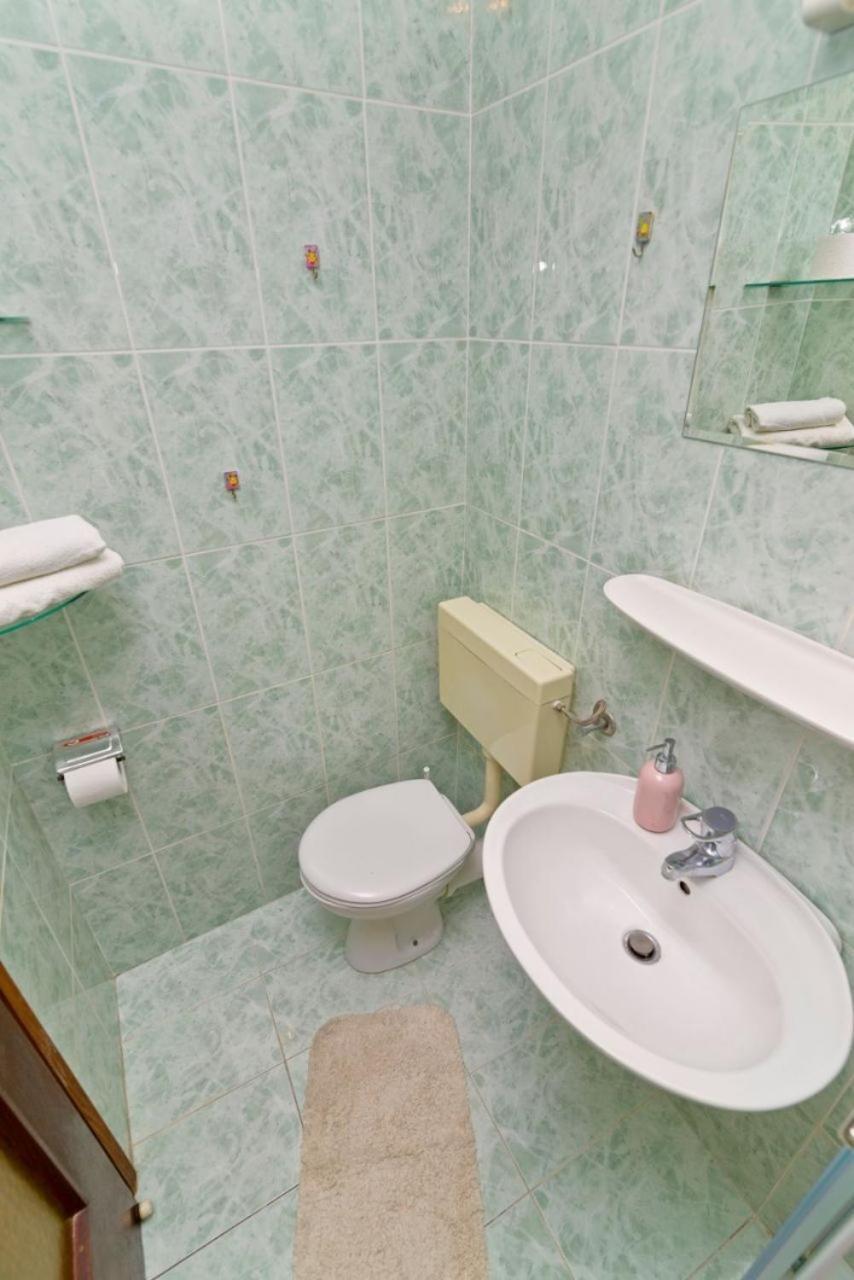 Apartments Ive - With Sea View Tisno Exterior photo